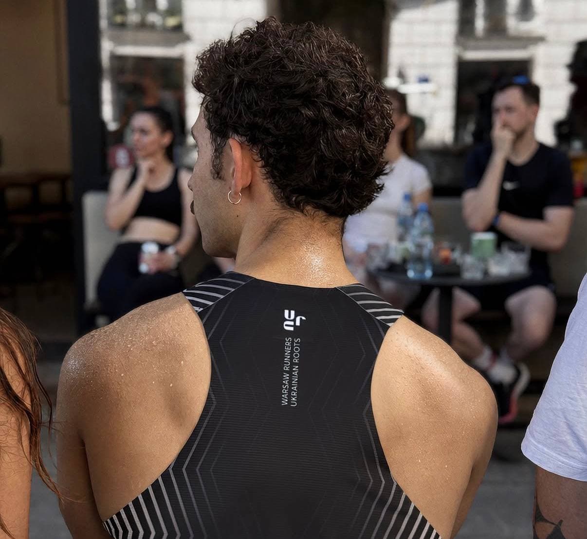 Runner wearing a Warsaw Runners Ukrainian Roots race top